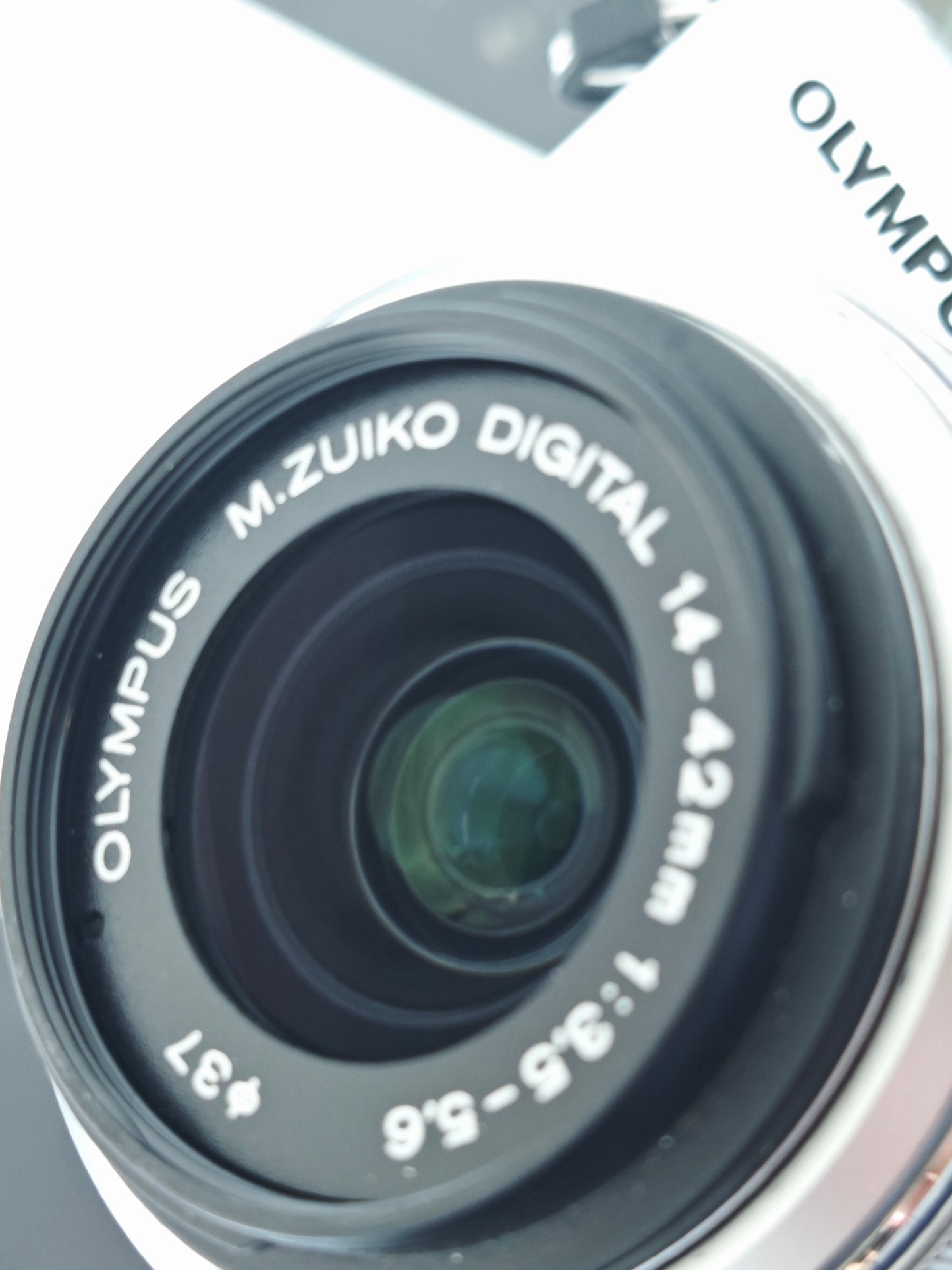 Used Olympus PEN Lite E-PL3 with M.Zuiko Digital 14-42mm F3.5-5.6 [No charger]
