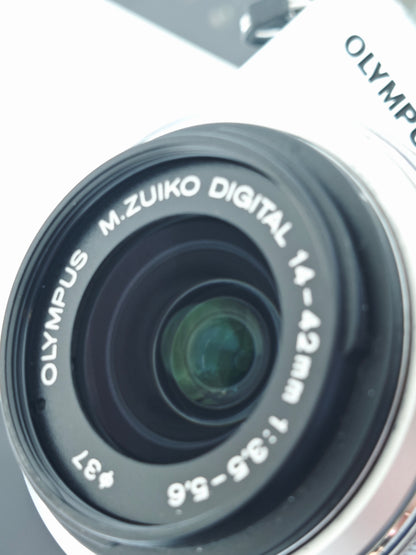 Used Olympus PEN Lite E-PL3 with M.Zuiko Digital 14-42mm F3.5-5.6 [No charger]