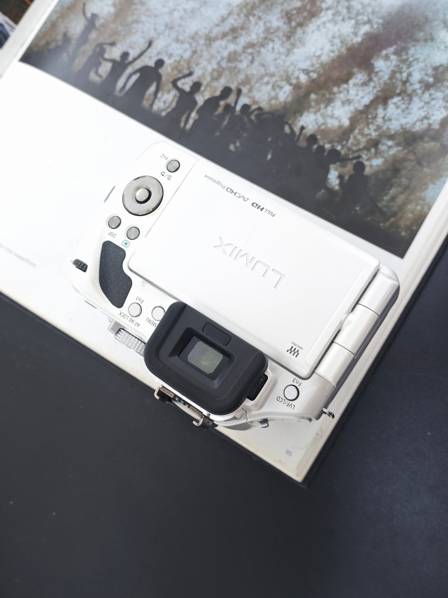 Used Panasonic Lumix DMC-G5 white with G Vario 14-42mm F3.5-5.6 ASPH. [JPN only]
