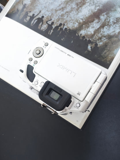 Used Panasonic Lumix DMC-G5 white with G Vario 14-42mm F3.5-5.6 ASPH. [JPN only]