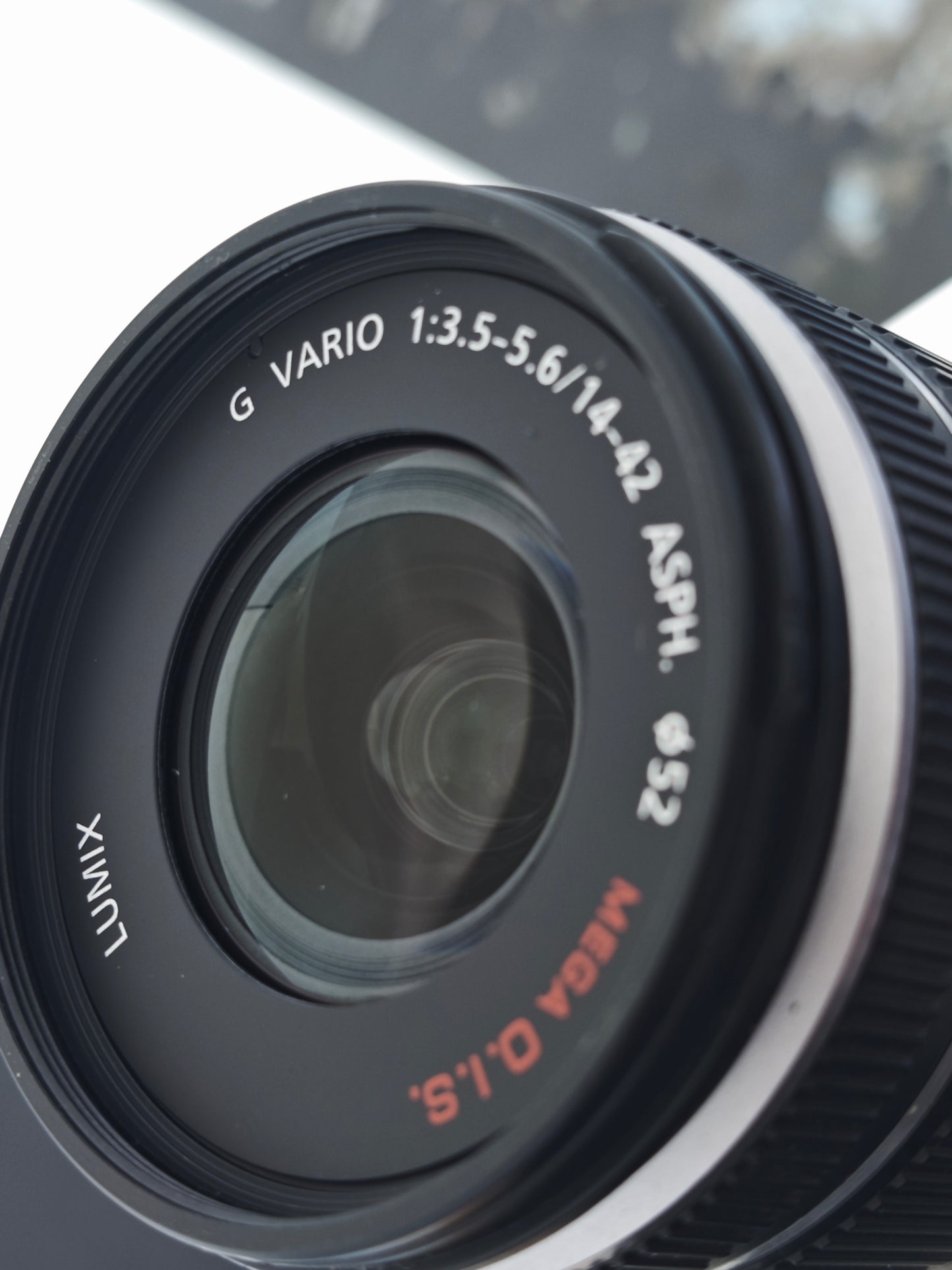 Used Panasonic Lumix DMC-G5 white with G Vario 14-42mm F3.5-5.6 ASPH. [JPN only]