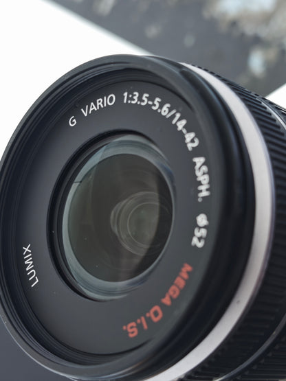 Used Panasonic Lumix DMC-G5 white with G Vario 14-42mm F3.5-5.6 ASPH. [JPN only]
