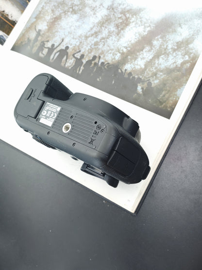 Used Canon EOS 6D body Digital Camera [No charger]