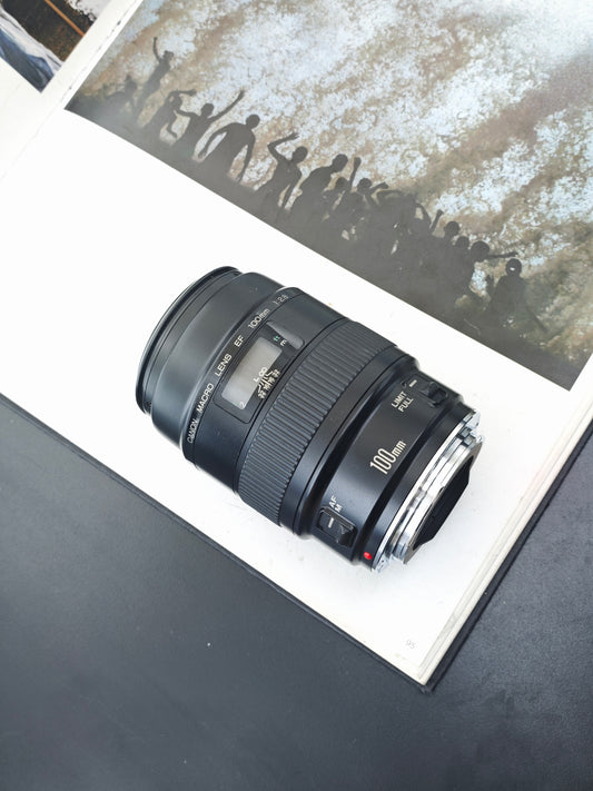Canon Macro Lens EF 100mm F2.8