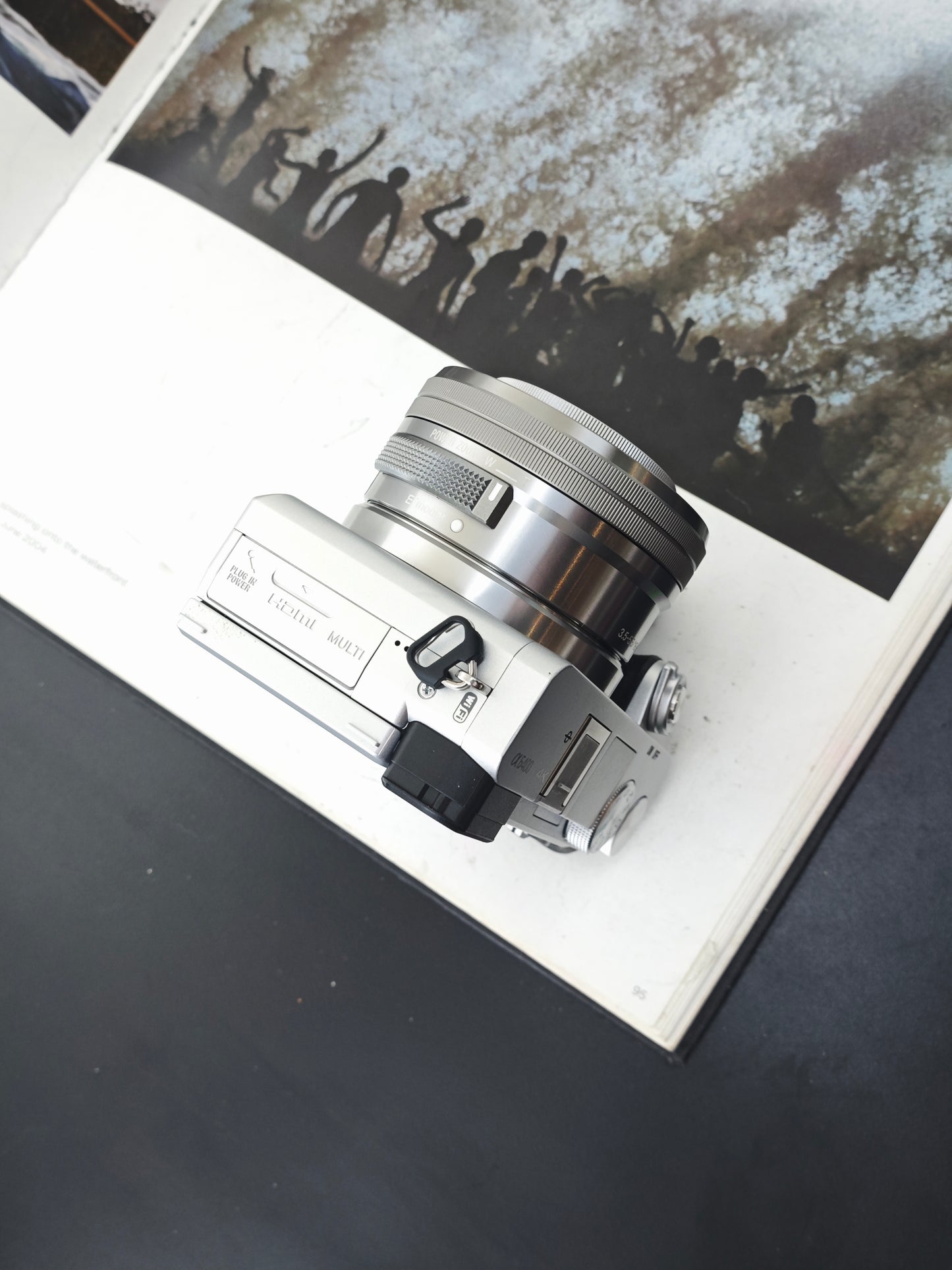 Used Sony α6400 silver with E 16-50mm F3.5-5.6 OSS and E 55-210mm F4.5-6.3 OSS [JPN only]