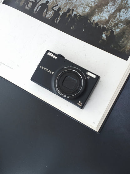 Used Nikon Coolpix S6100 black Digital Camera [No charger]