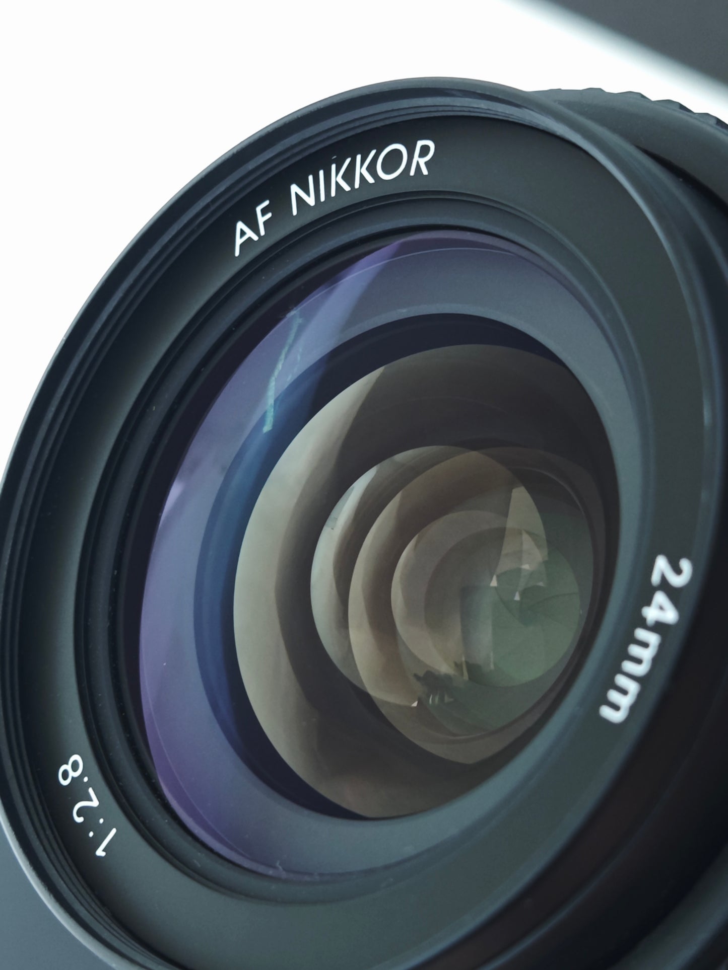 Nikon AF Nikkor 24mm F2.8