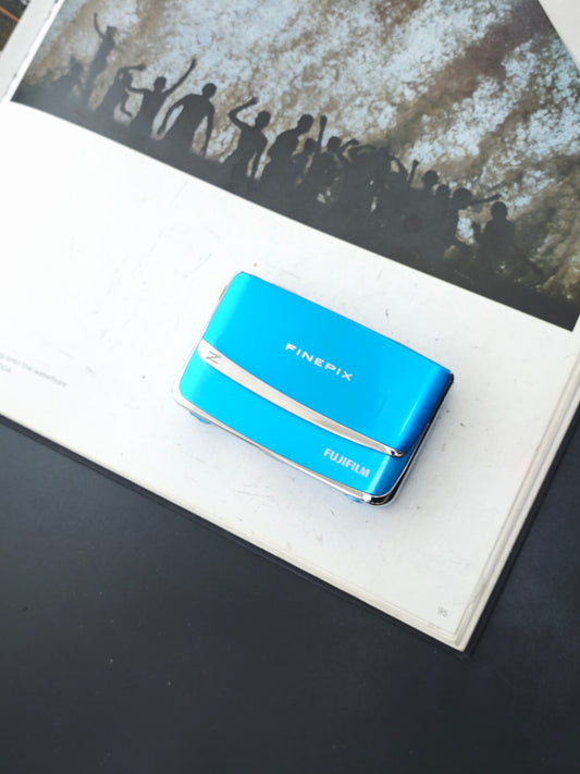 Used Fujifilm FinePix Z70 blue Digital Camera [No charger]
