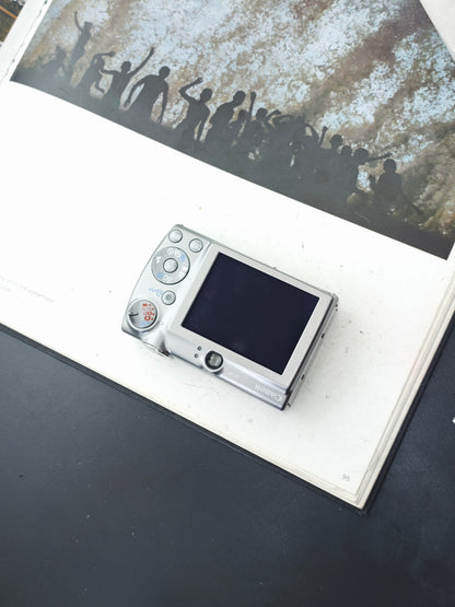 Used Canon IXY Digital 900 IS Digital Camera [with box]