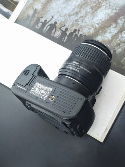 Nikon D40X with AF-S 18-55mm F3.5-5.6 G II ED