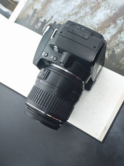Nikon D40X with AF-S 18-55mm F3.5-5.6 G II ED