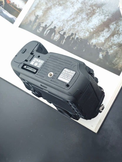 Used Nikon D810 body Digital Camera [No charger]