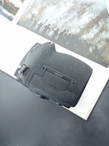 Used Nikon D810 body Digital Camera [No charger]