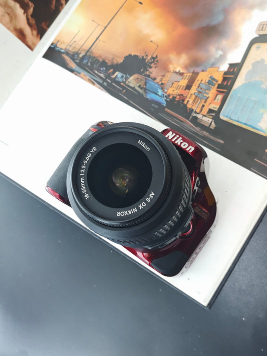 Used Nikon D5200 red with AF-S DX Nikkor 18-55mm F3.5-5.6 G VR [No charger]