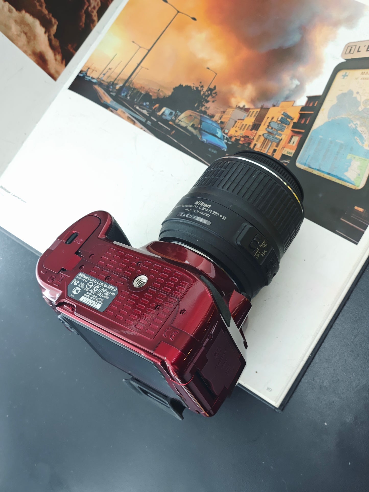 Used Nikon D5200 red with AF-S DX Nikkor 18-55mm F3.5-5.6 G VR [No charger]