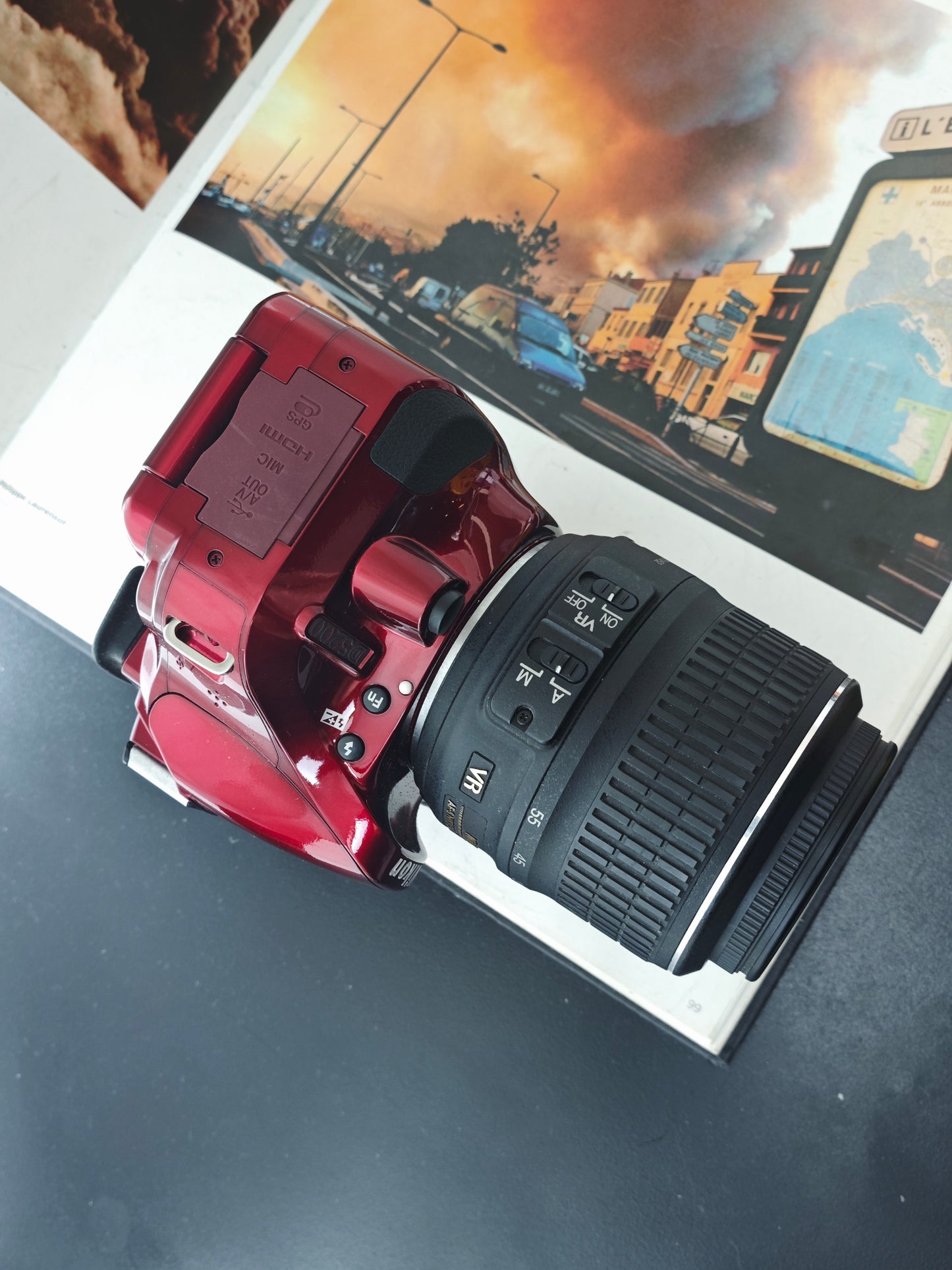 Used Nikon D5200 red with AF-S DX Nikkor 18-55mm F3.5-5.6 G VR [No charger]