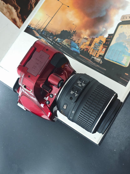 Used Nikon D5200 red with AF-S DX Nikkor 18-55mm F3.5-5.6 G VR [No charger]