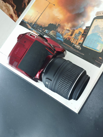 Used Nikon D5200 red with AF-S DX Nikkor 18-55mm F3.5-5.6 G VR [No charger]