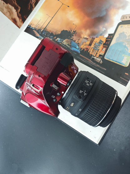Used Nikon D5200 red with AF-S DX Nikkor 18-55mm F3.5-5.6 G VR [No charger]