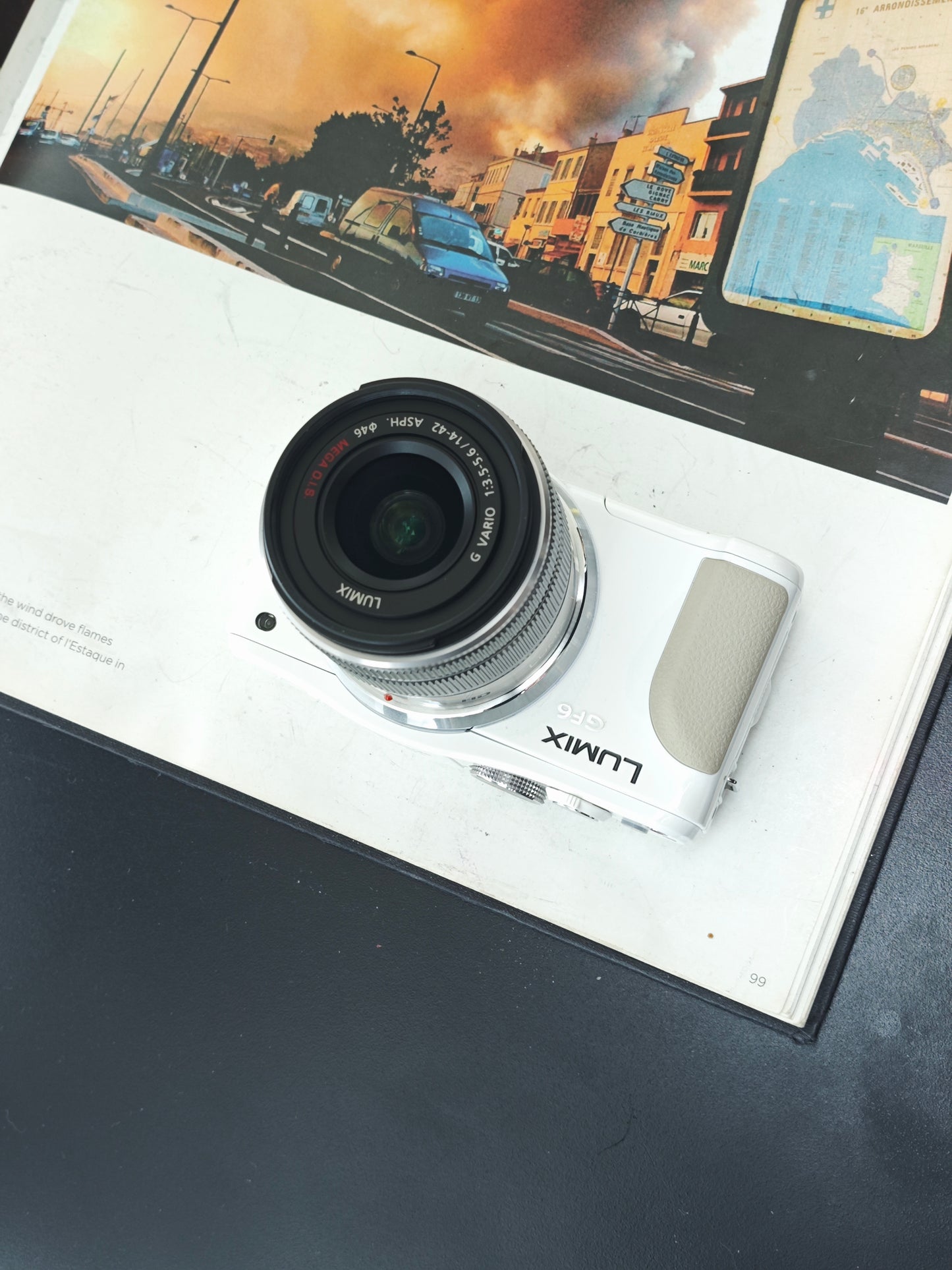 Used Panasonic Lumix DMC-GF6 with Double Zoom Kit [JPN only, with box]