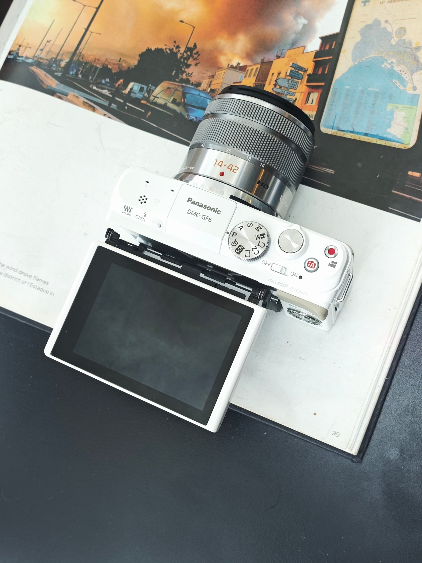 Used Panasonic Lumix DMC-GF6 with Double Zoom Kit [JPN only, with box]