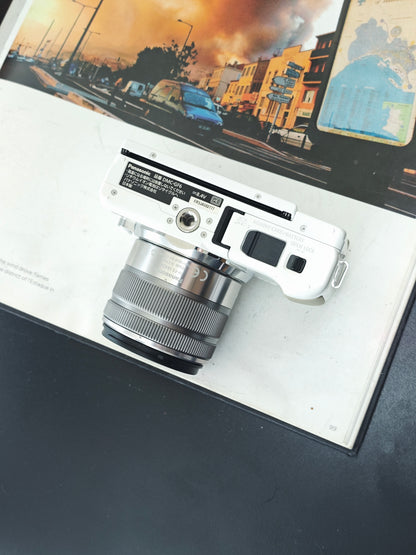 Used Panasonic Lumix DMC-GF6 with Double Zoom Kit [JPN only, with box]