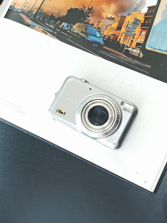 Used FujiFilm FinePix JX200 silver Digital Camera [No charger]