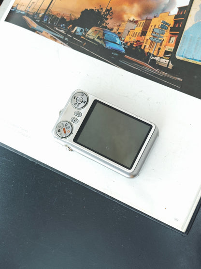 Used FujiFilm FinePix JX200 silver Digital Camera [No charger]