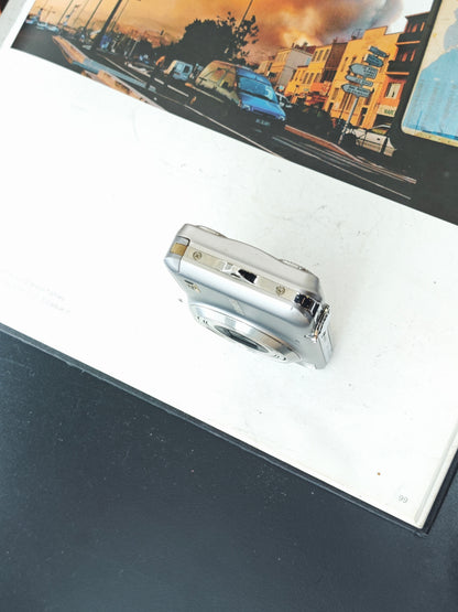 Used FujiFilm FinePix JX200 silver Digital Camera [No charger]