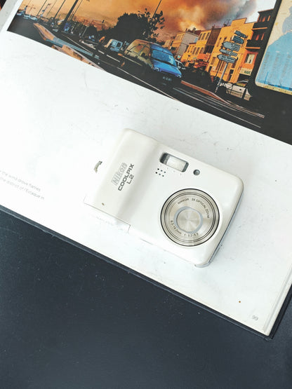 Used Nikon Coolpix L2 white Digital Camera