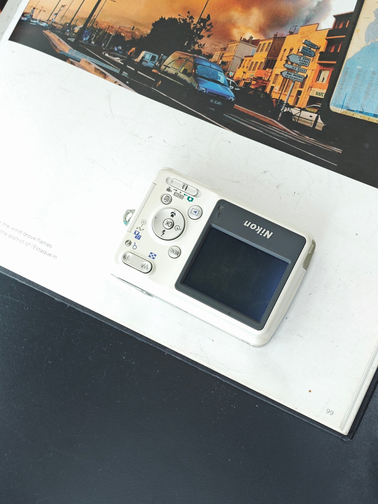 Used Nikon Coolpix L2 white Digital Camera