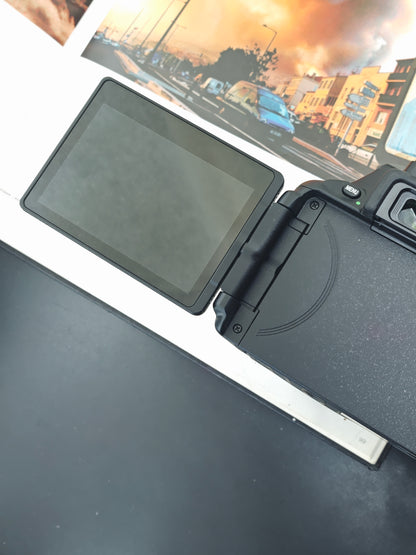 *READ* Used Nikon D5600 with Double Zoom Kit Digital Camera [No charger] #2108936