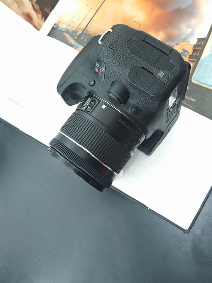 Used Canon EOS Kiss X9i with Double Zoom Kit Digital Camera [No charger]