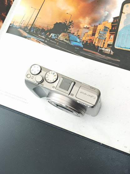 Used Sony Cyber-shot DSC-HX50V silver Digital Camera [JPN only, No charger]