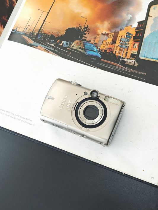 *READ* Used Canon IXY Digital 2000 IS Digital Camera [No charger]