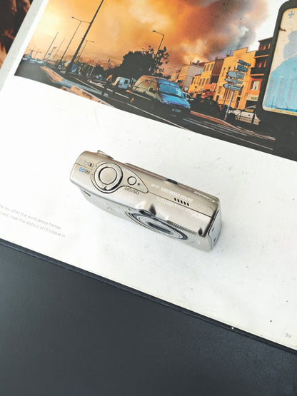 *READ* Used Canon IXY Digital 2000 IS Digital Camera [No charger]