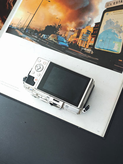 Used Olympus Pen Lite E-PL7 body Digital Camera