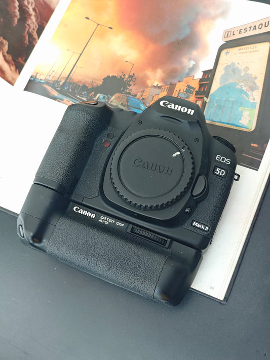 Used Canon EOS 5D Mark II with Battery Grip BG-E6 [No charger] #1410900851