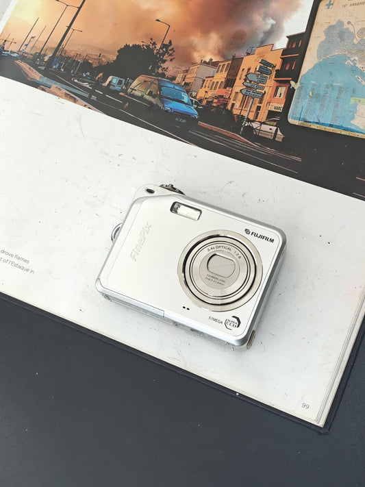 Used Fujifilm Finepix V10 blue Digital Camera [with box]