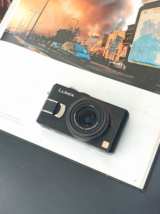 Used Panasonic Lumix DMC-LX2 black Digital Camera [No charger]