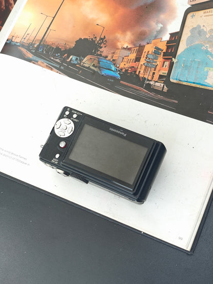 Used Panasonic Lumix DMC-LX2 black Digital Camera [No charger]