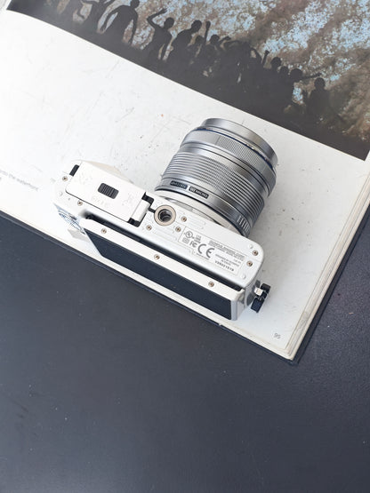Used Olympus PEN Lite E-PL6 with Double Zoom Kit (+4FS1) #V3S021519