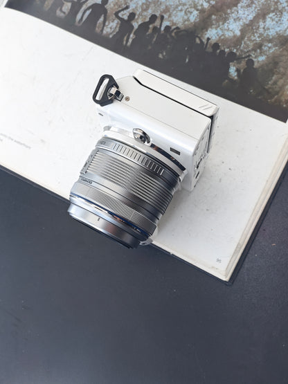 Used Olympus PEN Lite E-PL6 with Double Zoom Kit (+4FS1) #V3S021519