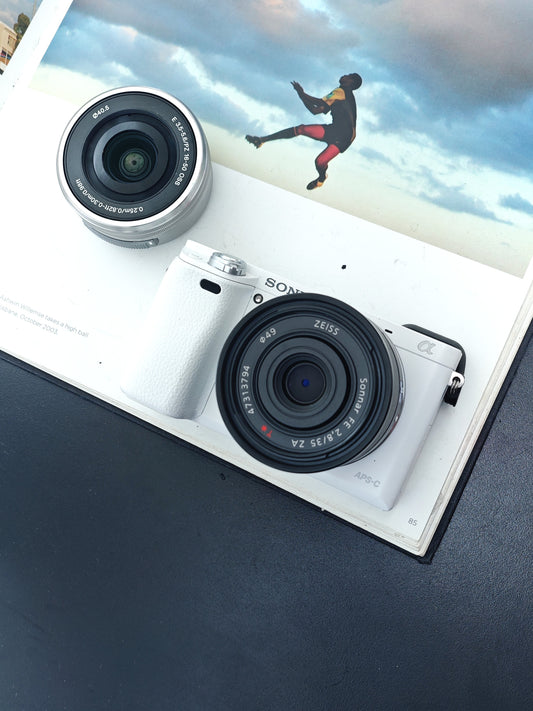 Used Sony α6000 white with Zeiss FE 35mm F2.8 ZA and E 16-50mm F3.5-5.6 OSS [JPN only, No charger]