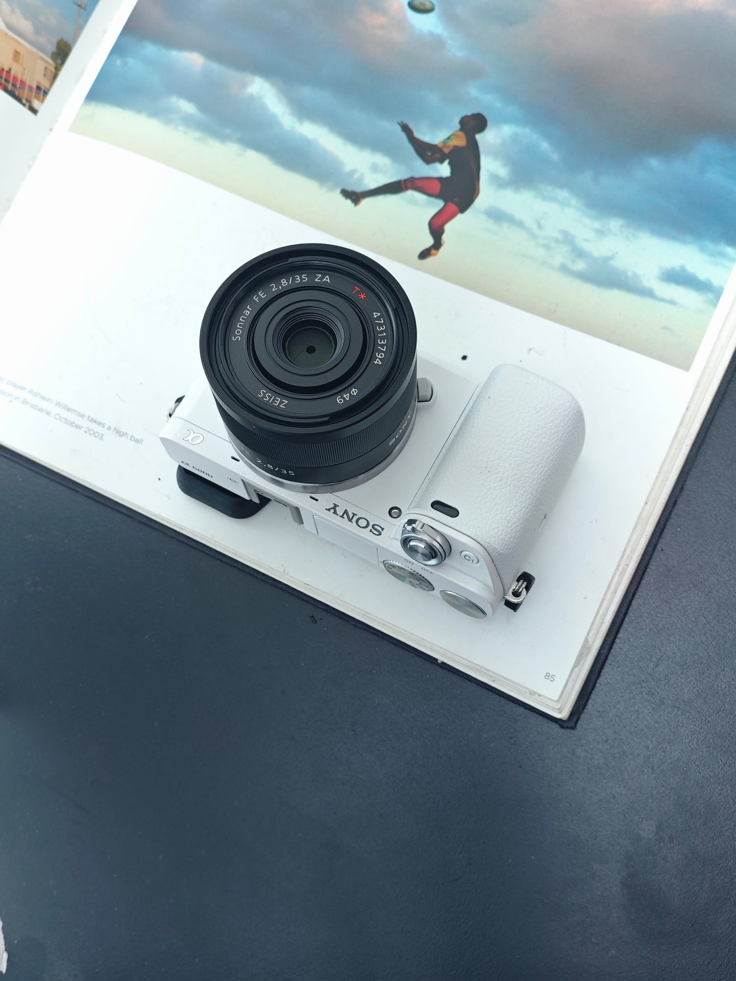 Used Sony α6000 white with Zeiss FE 35mm F2.8 ZA and E 16-50mm F3.5-5.6 OSS [JPN only, No charger]