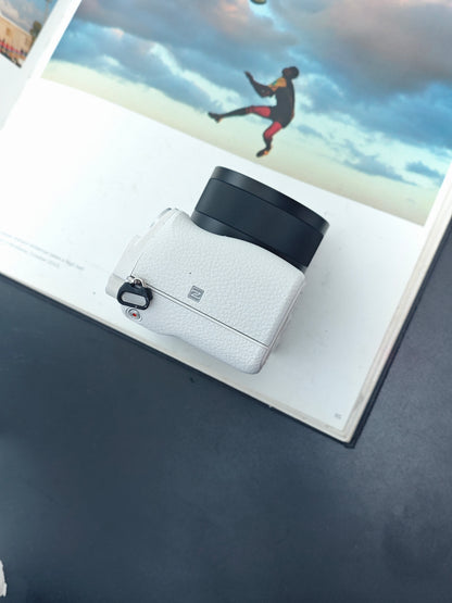 Used Sony α6000 white with Zeiss FE 35mm F2.8 ZA and E 16-50mm F3.5-5.6 OSS [JPN only, No charger]