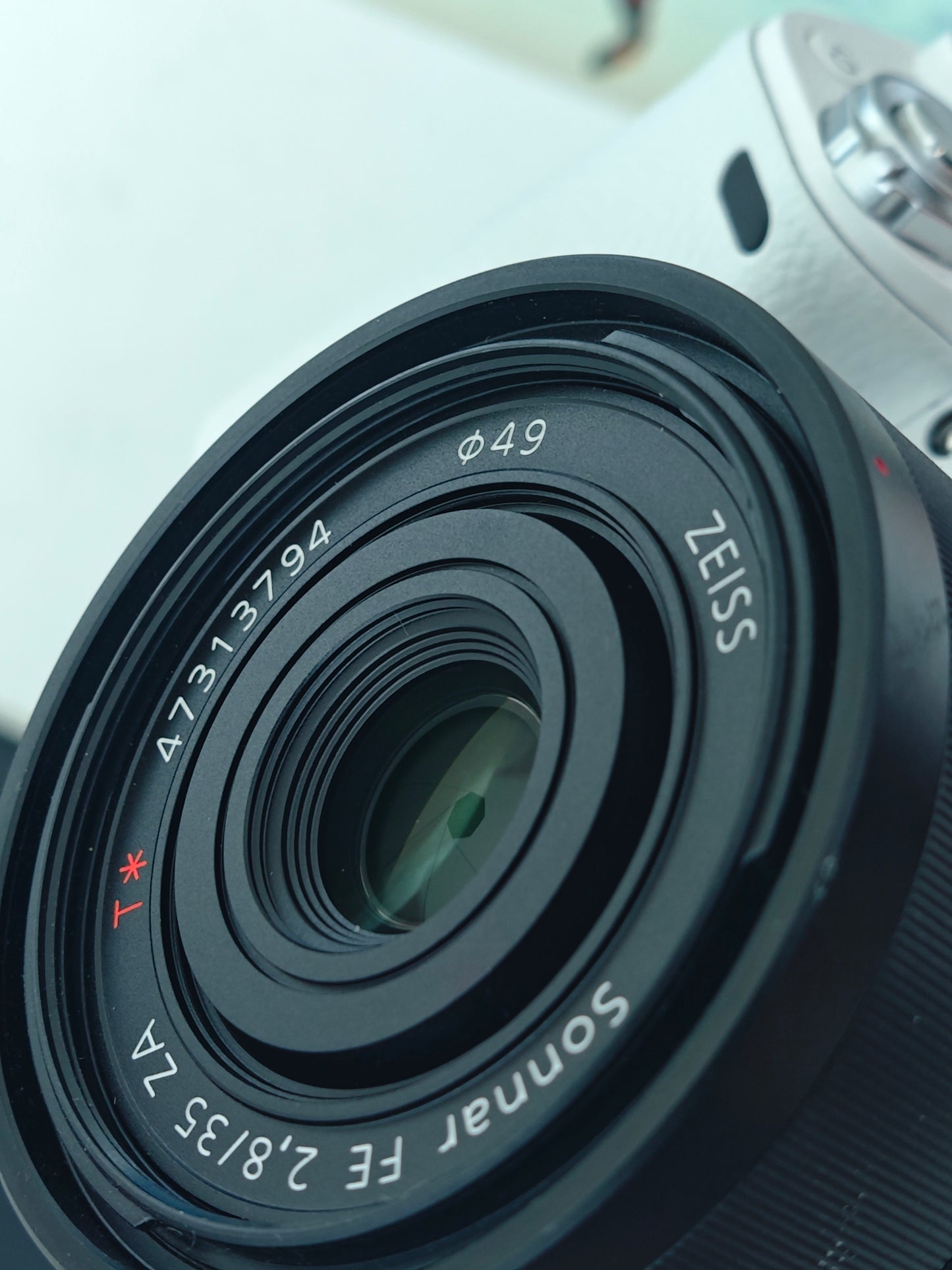 Used Sony α6000 white with Zeiss FE 35mm F2.8 ZA and E 16-50mm F3.5-5.6 OSS [JPN only, No charger]