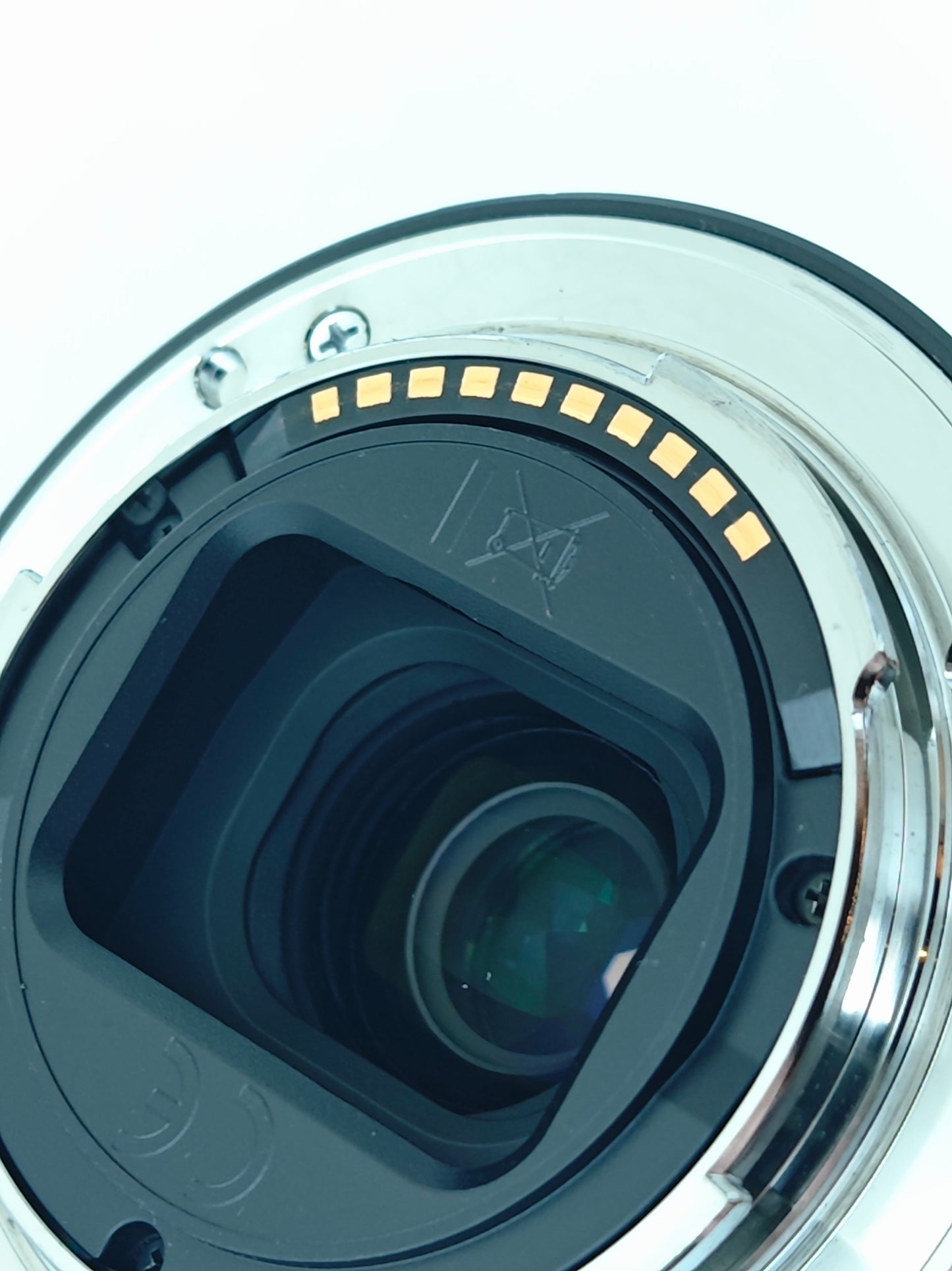 Used Sony α6000 white with Zeiss FE 35mm F2.8 ZA and E 16-50mm F3.5-5.6 OSS [JPN only, No charger]
