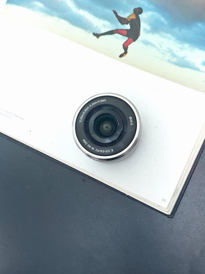 Used Sony α6000 white with Zeiss FE 35mm F2.8 ZA and E 16-50mm F3.5-5.6 OSS [JPN only, No charger]