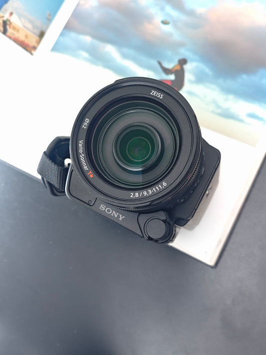 Used Sony FDR-AX700 Handycam [JPN only, with box]